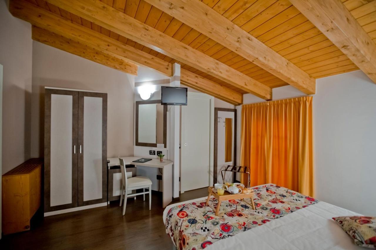 Hotel Lago Di Como Colico Exterior photo