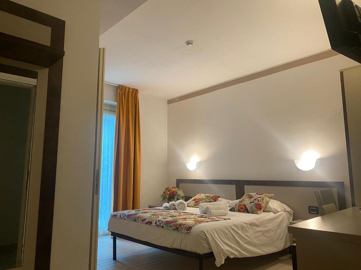 Hotel Lago Di Como Colico Exterior photo